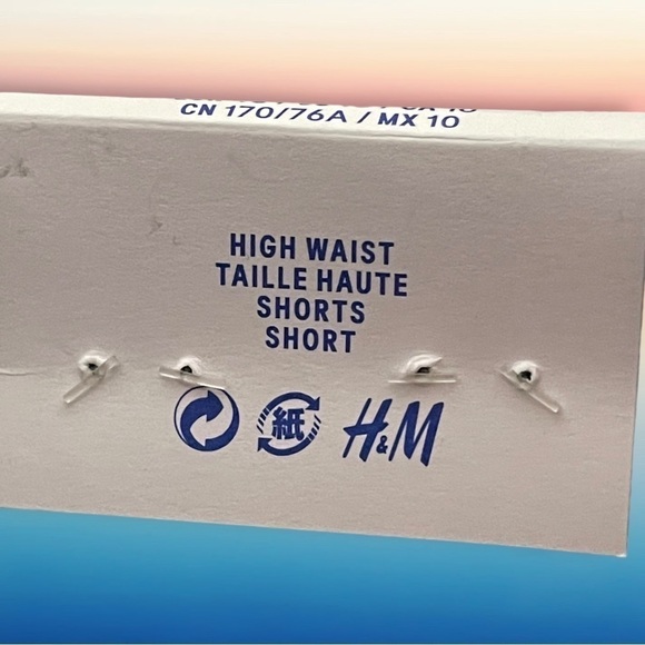 H & M NWT High Waist 2.5” Inseam Cuffed Blue Jean Shorts - Picture 5 of 12